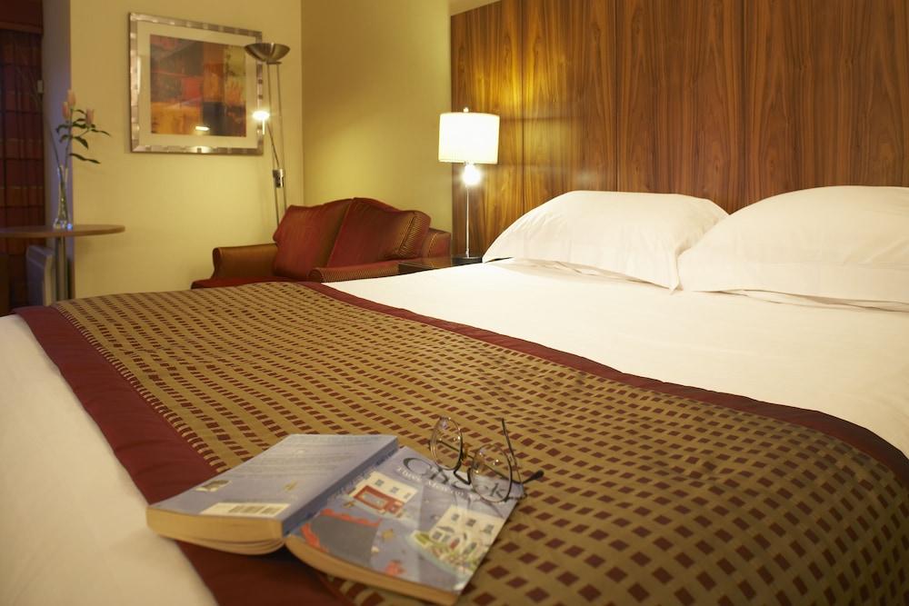 Delta Hotels By Marriott Milton Keynes Extérieur photo