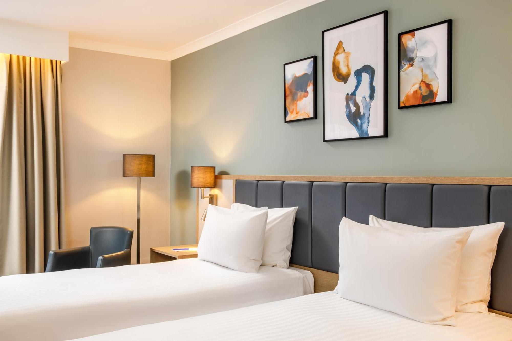 Delta Hotels By Marriott Milton Keynes Extérieur photo