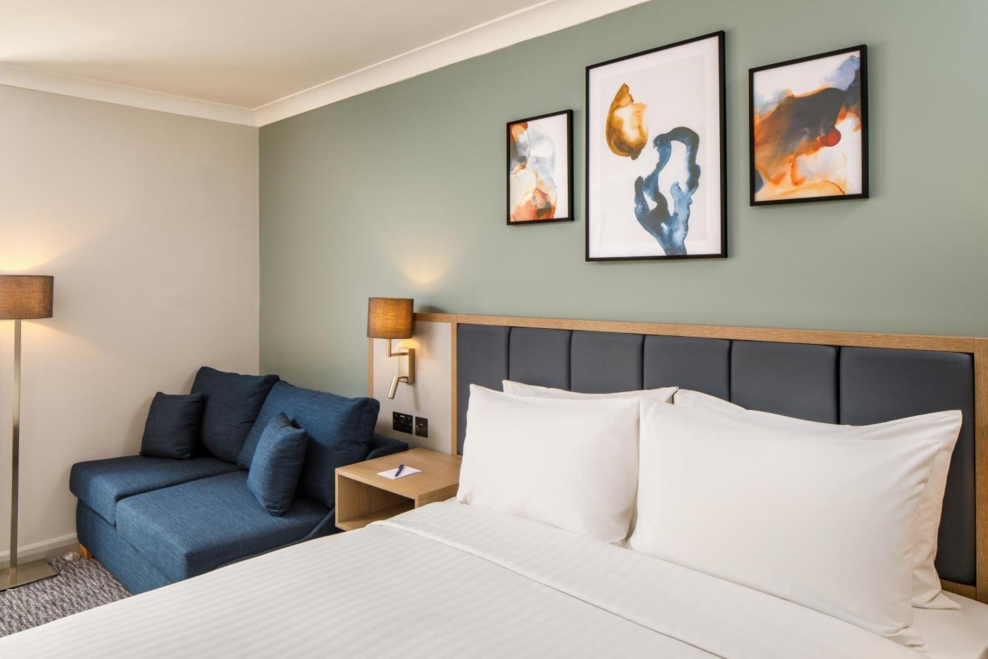 Delta Hotels By Marriott Milton Keynes Extérieur photo