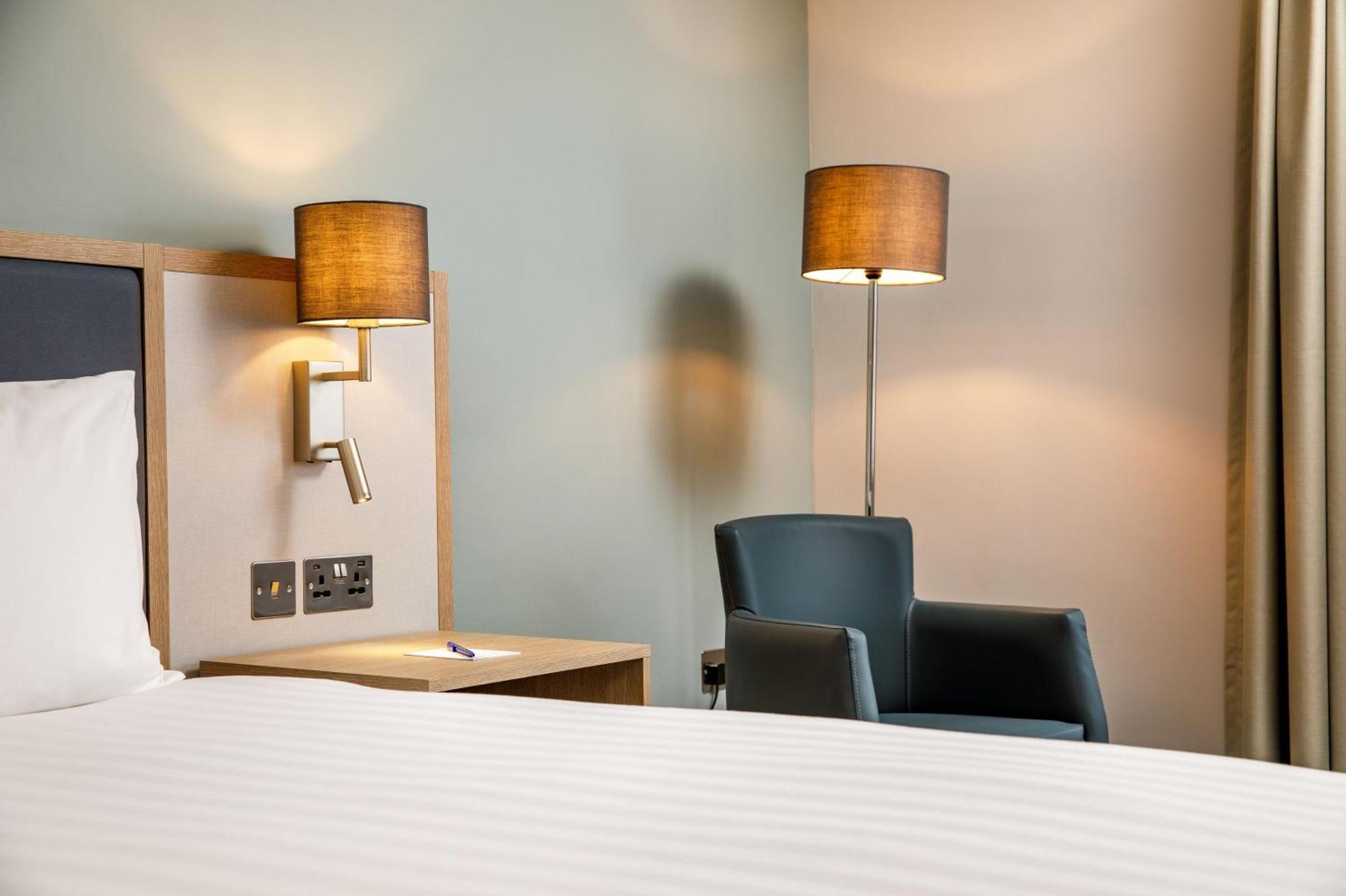 Delta Hotels By Marriott Milton Keynes Extérieur photo