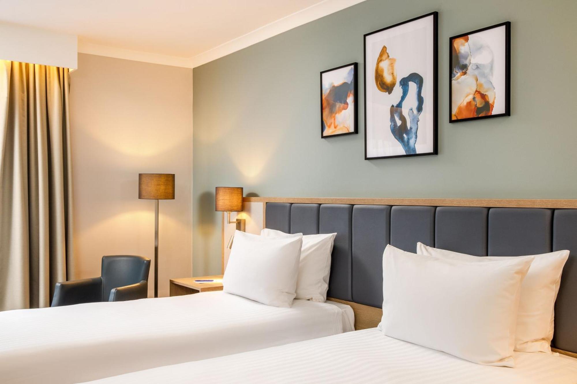 Delta Hotels By Marriott Milton Keynes Extérieur photo