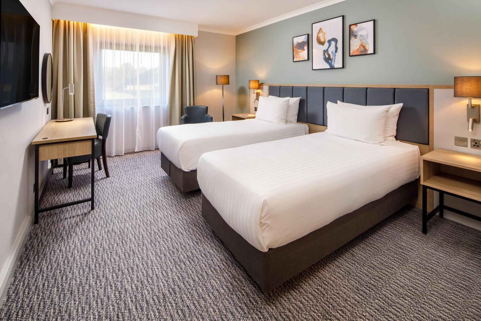 Delta Hotels By Marriott Milton Keynes Extérieur photo