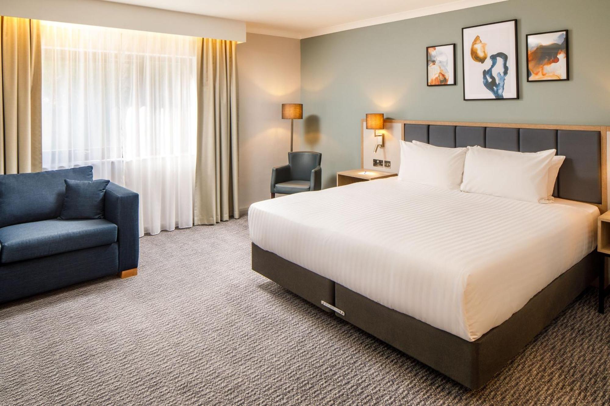 Delta Hotels By Marriott Milton Keynes Extérieur photo