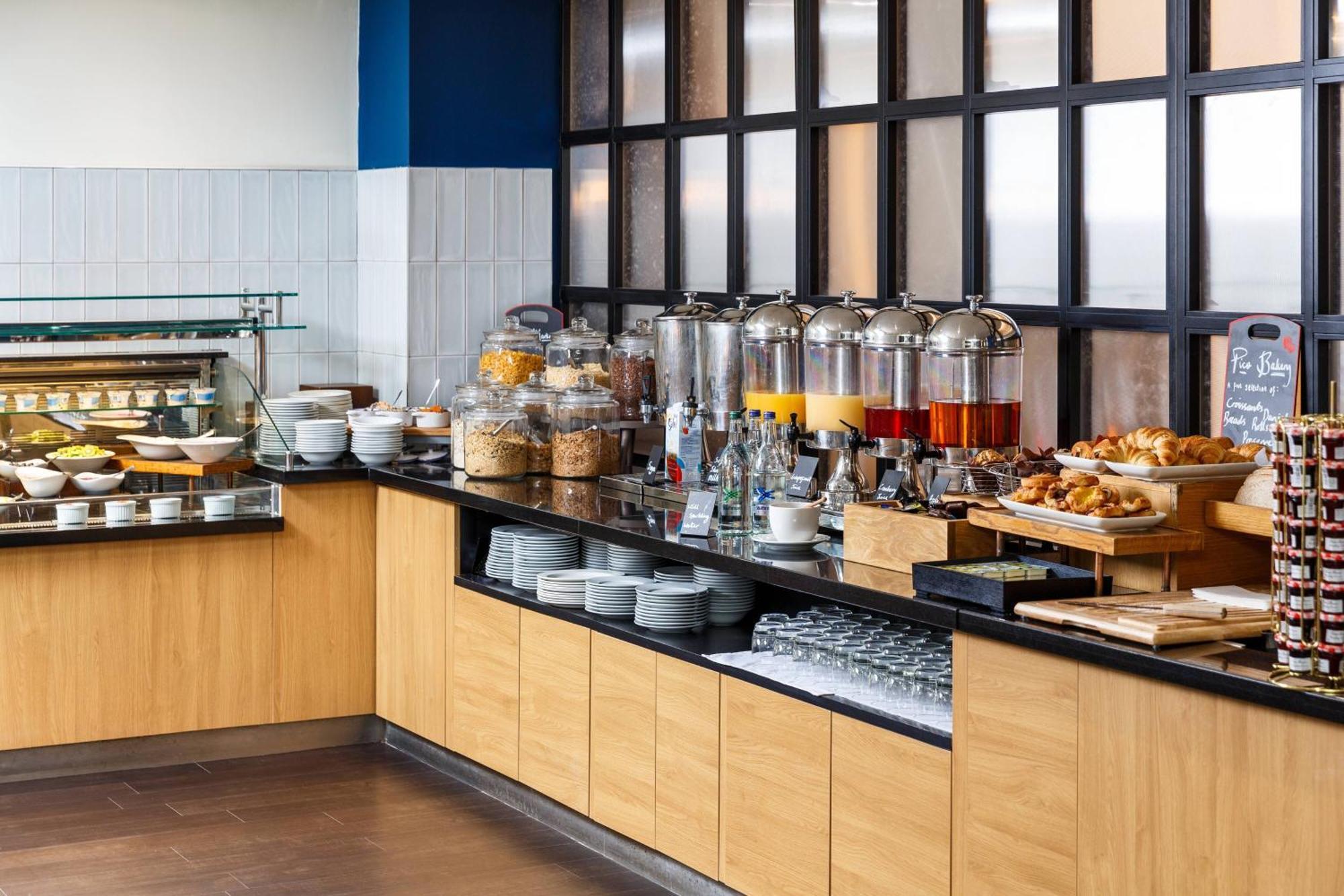 Delta Hotels By Marriott Milton Keynes Extérieur photo