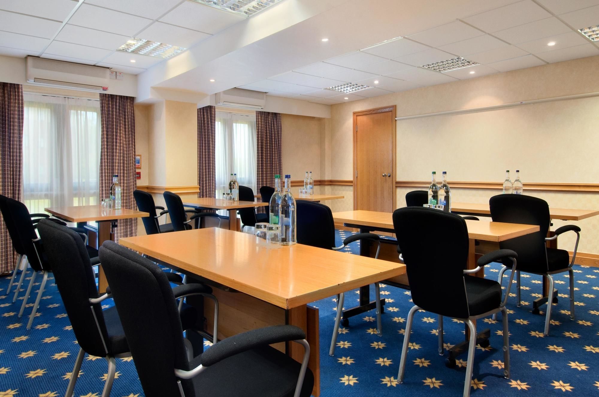 Delta Hotels By Marriott Milton Keynes Extérieur photo